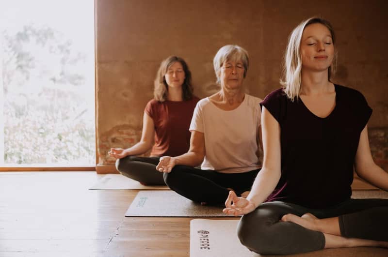 How to Clean Your Yoga Mat: Natural Materials Guide