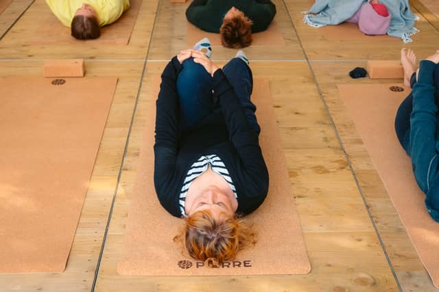 Rock Werchter Woman Savasana Overhead Mat
